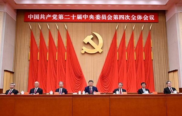 600357295中国共产党第二十届中央委员会第四次全体会议，于2025年10月20日至23日在北京举行。这是习近平、李强、赵乐际、王沪宁、蔡奇、丁薛祥、李希等在主席台上。_副本.jpg