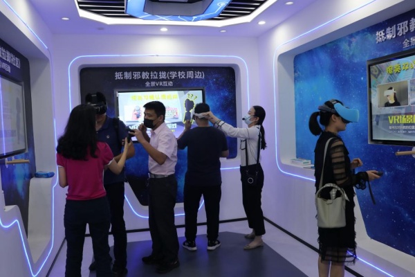 600广东罗湖：沉浸式体验“识”邪害，高科技赋能“筑”防线图片1_副本.jpg