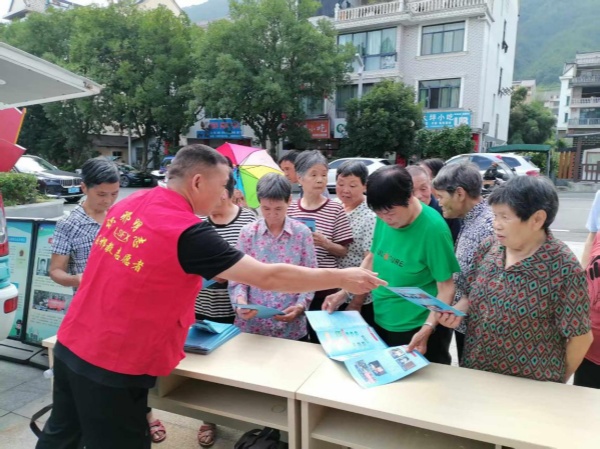600浙江丽水：反邪教宣传走进大港头镇小山村图片1_副本.jpg