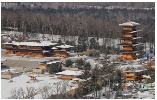 “法轮功”美国总部“龙泉寺”大院。原文配图.jpg