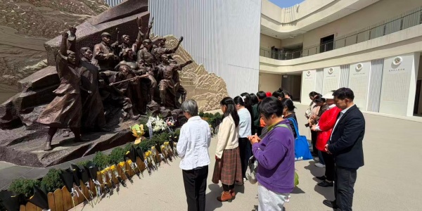 襄阳市基督教两会组织开展爱国主义教育图片1.jpg